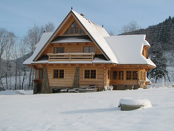 Drewniany Dom Pod Reglami
